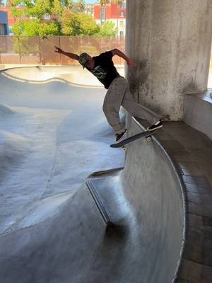 #Skateboarding #skate #fyp 