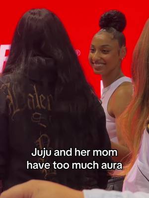 Sari Watkins ran track at USC and is the woman behind Juju’s iconic bun 🫶 #jujuwatkins #wbb #usc 