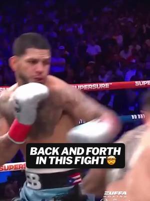 THESE TWO ARE GOING FOR IT  [ #ZuffaBoxing09 on @Paramount+ ] 