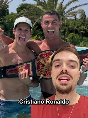 Cristiano Ronaldo con el cinturón de la Velada del Año.