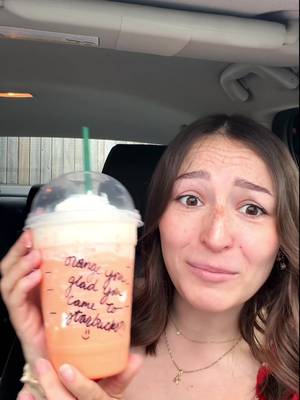 hey can i get a drink that tastes like summer? 🧡🍊Orange Cream Drinks have arrived! -- vous avez quelque chose qui goûte l’été? 🧡🍊Les boissons à la crème à l’orange sont arrivées!