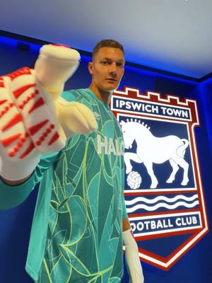 Our new keeper is 6’9” btw. 🤣 #ipswichtown #newsigning #tall 