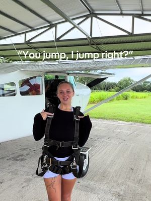 @Katey wouldn’t wanna jump out of a plane with anyone else💗✈️ #skydive #costarica🇨🇷 