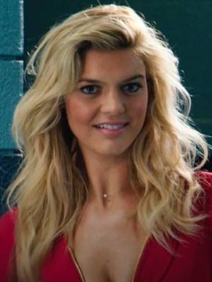This could've gone worse. #Baywatch #JonBass #KellyRohrbach #Movies #MovieClips