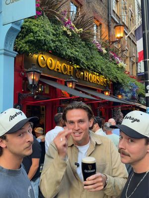 We couldn’t possibly have another, right? @the pointer brothers 👀 The hunt goes on  🍺 Guinness £7.30 📍 The coach & horses #schoonerscorer #londonpubs #coventgarden 