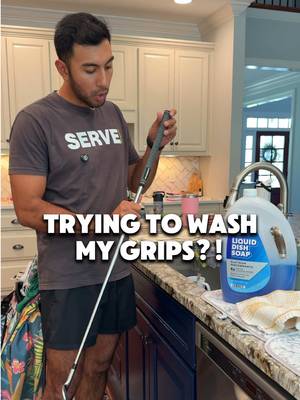 I tried washing my grips to make them tacky again…here’s what happened. Yall have any grip recommendations? #golf #golflife #golfaddict #golftiktok #golfequipment 