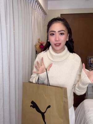Unboxing and trying on the hottest and trendiest PUMA pair right now — the PUMA Speedcat Mule. Soooo happy I finally have it!!  @PUMA 
