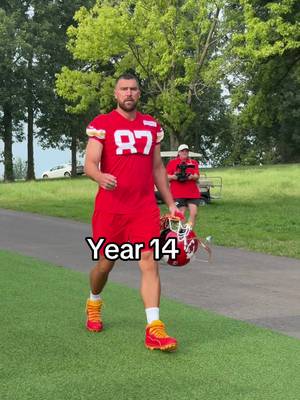 Killa Trav is back at camp ⛺️ #chiefs #traviskelce #trainingcamp #nfl 