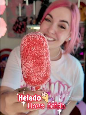 🍓 HELADO DE LLAVE ÁCIDA 🍓 🍓Me encantan las chuches ácidas, así que se me ocurrió la maravillosa idea de convertirlas en helado… y el resultado es increíble. Incluso el experimento de la cobertura  🍓 INGREDIENTES Puré de fresa: ➖ 300 gr de fresa ➖ 5 gr de endulzante yummy o 50 gr de azúcar ➖zumo de 1/2 limón  Relleno: ➖ 120 gr de puré de fresa ➖ 4 gr de maizena Helado: ➖ 150 ml leche ➖ 5 gr endulzante yummy vainilla o 50 gr de azúcar ➖ 40 gr de leche en polvo ➖ 10 gr creatina de llave ácida de @big_suplementacion ➖ 150 gr puré de fresa ➖ 1 cucharadita de ácido cítrico Cobertura ➖ 150 gr de chocolate blanco ➖ colorante rojo ➖ azúcar + ácido cítrico  🍓Deja enfriar el relleno antes de añadirlo al centro del helado 🍓 congela mínimo 6 horas 🍓 si el chocolate blanco que usas no está muy fluido, añade manteca de cacao o aceite vegetal #tiktokespaña #postres #cocinaentiktok 