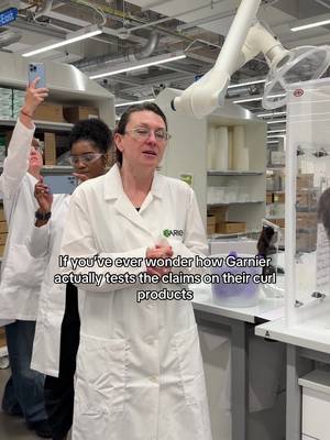 Learning about this was my favorite part of the day. @GARNIER tests their products so in depth before making any claims! But seeing it in person was so cool to see #curlyhair #garnier #curlygirl 