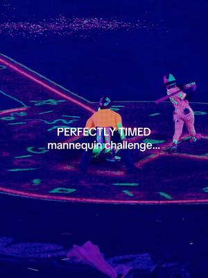 EVERYBODY FREEZE  #MLB #sportscenter #cosmicbaseball #barstool #espn 