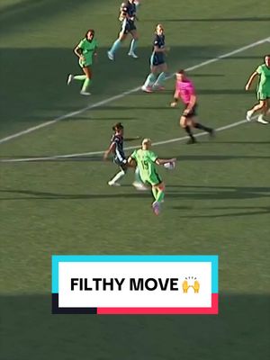Bethune was untouchable. 🔥 @Kansas City Current #NWSL #skills #footballtiktok #Soccer 