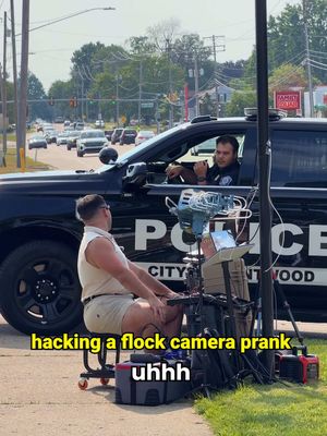 His fake hacking abilities are truly impwessive. #flock #hacker #prank #police #cops 