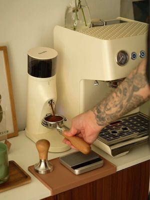 First brew with the @Gemilai G3028A ☕️ There’s nothing like pulling that first shot from a new machine. Dialled it in with the 9010B grinder and honestly, so happy with how it turned out. The automatic coffee button is honestly my favourite part, one press and it’s extracting perfectly. Getting that morning coffee has never been easier.