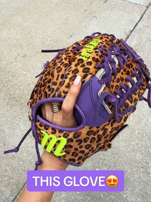 @C I A R A ⚡️✨ didn’t miss with her leopard glove😍🐆 #fastpitch #softball #leopard #custom 
