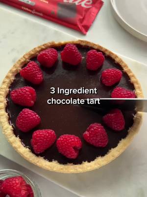 Recreate our Bournville and Raspberry Tart! A simple summer showstopper that everyone will enjoy 🍫 Check below for the full recipe!👇