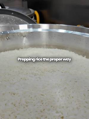 Everyone thinks cooking rice is easy until they have to do it for 100 people. 😮‍💨 One wrong measurement and the whole batch is ruined. It’s all in the muscle memory and exact routine. #bowlsofrice #ricecooker #riceprep #kitchenroutine 
