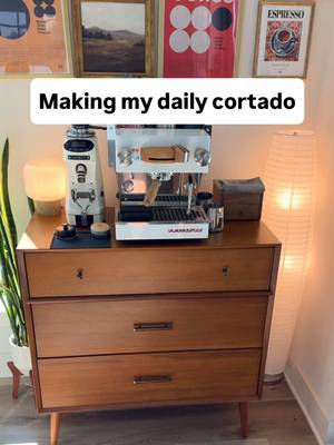 Who else loves cortados? ☕️ #pov #asmr #latteart #coffeetiktok #barista 