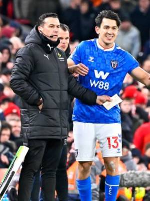 Luke O'Nien's journey to his Premier League debut was not straight forward... 🔴⚪️ From shoulder surgery to falling tenth in the pecking order, the Sunderland star reflects on the setbacks. Full episode out now, wherever you get your podcasts! 🎙️