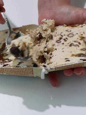Pretzels, chocolate, and caramel in peanut butter cream. Everything a candy bar should be. #icecream #jenisicecreams 