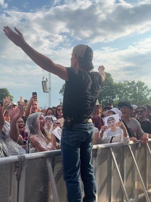 @Max McNown ARRIVE À OSHEAGA 📍Scène de la forêt @Scotiabank  #osheaga #maxmcnown #festival #montreal 