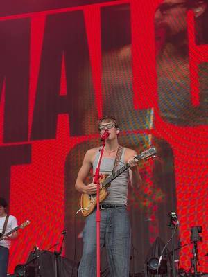 vous entendre crier les paroles de @Malcolm Todd sur nos vidéos 🥹❤️ - don’t mind us, we’re just watching malcom todd at OSHEAGA ❤️ 📍Scène de la montagne @Coors Light  #festival #osheaga #montreal #malcomtodd 