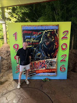 The end of an era 🎢 Thanks to @Busch Gardens Tampa & Mark Favia for the opportunity to be one of the very last riders of the iconic Kumba! And thanks to everyone giving us a ‘Last Riders’ welcome when we got done riding it!! 🙌 #buschgardens #buschgardenstampa #kumba #brianfink #TampaBay 