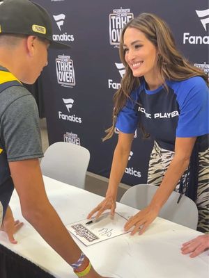 Nikki Bella is the sweetest! ❤️ #NikkiBella #BellaTwins #WWE #WWETakeover #NicoleGarcia