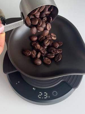 That satisfying moment when the crema comes together ☕️ There’s something so calming about the whole process from grinding, tamping, watching it extract  In this video I’m using OutIn Nano + Fino grinder 🫶🏻 Grind level 1-2 to start if you’re trying to make espresso, anyways you can adjust from there depending on your beans or brewing method～