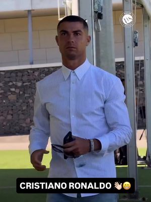 𝐓𝐇𝐄 𝐂𝐀𝐏𝐓𝐀𝐈𝐍 𝐇𝐀𝐒 𝐀𝐑𝐑𝐈𝐕𝐄𝐃 💛💙🇸🇦 Cristiano Ronaldo, in attendance for Al Nassr’s friendly 😁👋🏻