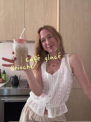 Les nouveaux cafés glacés prêts-à-boire de @Tim Hortons QC sont à essayer absolument si vous aimez les cafés un peu gourmands. Disponibles dans la plupart des épiceries, partout au Canada☕️#TimHortons #FraisÀTonGoût #pub 