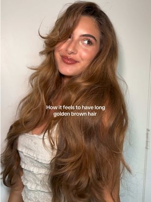 My hair shines in the sun 🌞🤎 #hair #haircontent #goldenbrownhair #longhair #hairgoals 