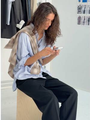 Our original goes-with-everything trouser. Definitely worth it. #aritzia #aritziahaul #aritziaoutfits #worththemoney 