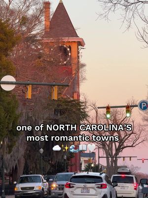Did you know one of the most romantic towns in North Carolina is also where The Notebook was set AND the birthplace of Pepsi? 😍💙✨  📍New Bern, North Carolina  FOLLOW me for more fun things to do in the Carolinas and TAG who you want to go to New Bern with!  #newbern #pepsi #northcarolina #visitnc #travel