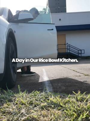 A kitchen isn't just a place to cook—it’s a living organism.  It breathes through the hum of the prep station, the rhythm of the line, and the unspoken teamwork that keeps everything moving during peak hours.  Every single bowl carries a piece of our day. Save this for a little reminder of what passion in motion looks like ✨#bowlsofrice #dayinmylife #mykitchenlife #ricebowl