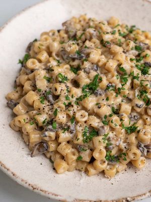 Creamy Mushroom Ditalini My sister and nieces came to visit me last month, and while they were here, Adel, one of my nieces, kept saying that her favorite pasta of all time is creamy mushroom pasta. Since we all love it, we made dinner together, and it became one of my favorite evenings from their visit. There was a lot of laughing and had so much fun cooking and filming together. Definitely one of those nights I’ll remember for a long time. @maayan.ben.ishay  #easydinner #familytime #creamypasta  Easy recipe idea Dinner idea Creamy pasta recipe 