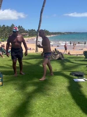 😬🥊 A Hawaiian congressional candidate got hit by a double whammy ... he first got his ass whooped on the beach ... and then he reportedly got arrested for making terroristic threats ... and the brawl is on video. 🎥: Maile Stiller-Elliott via Storyful