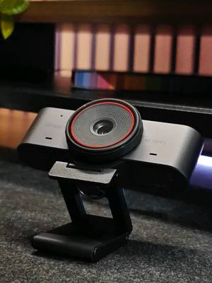Next-level desk clarity. 📹✨ Testing out the EMEET C960 Ultra Webcam: 🔹 True 4K Clarity — Sharp, crisp video that actually holds up on camera 🔹 0.2s Autofocus — Locks on fast, stays smooth when I move 🔹 Built-in Privacy Cover — One slide and the lens is fully blocked, no sticky-note nonsense 🔹 Sleek Minimal Build — Blends right into the setup. Been running a Logitech for years — this is the first webcam that's actually made me reconsider. @emeet_official  #desksetup #aestheticsetup #webcam #emeet #GamingSetup 