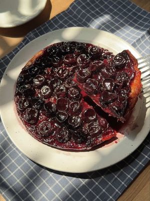 Make the most of your fresh summer cherries in tart tatin form with @Tillamook Malted Moo Shake ice cream on top🍒 always decadent, always delicious, always “real ice cream” only! #ad #tillamookpartner #therealscoop 