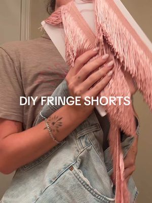 FRINGEEE IS ALL THE RAGE #fringe #fringeshorts #fringejeans #DIY 