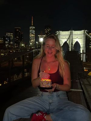 Turning 27 on the Brooklyn bridge in NYC🫶🏻 🎂  #leo #nyc #birthday #brooklynbridge #newyork 
