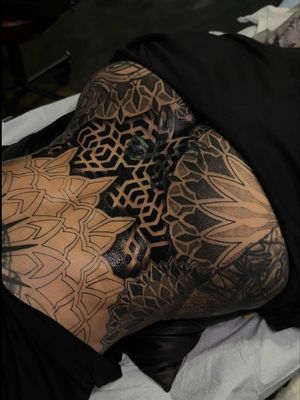 full back cover up progress by @Sarah eliz 🖊️ #tattoos #backtattoo #artvsartist #girlswithtattoos #alt 