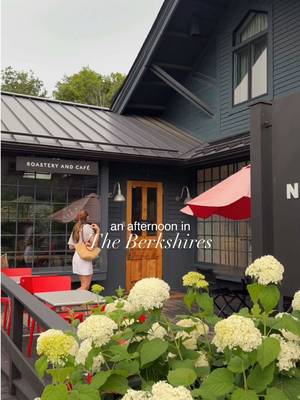 2.5 hours for a delicious latte, cute local shops & stunning gardens sounds like the opposite of crazy to me ☕️🌻 check out @Chronicle on WCVB & Very Local app if you need inspo for your next New England day trip #ChroniclePartner #ad #newengland 