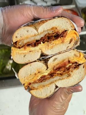 Bacon Egg n Cheese 🥯 🥓 BILLY’S Way! (O’Saucy and a Crispy Hash brown)