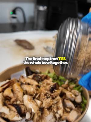 Preparing a great bowl comes down to the precise balance of the finish. Before serving, we apply our signature drizzle in steady, controlled layers right on the line. The naturally thick body of our fermented sauce coats the protein and clings to the top layer without running straight to the bottom and making the rice soggy. Are you team extra sauce or light drizzle? Drop your answer below and save this for later ✅ #bowlsofrice #finalstep #finaltouch