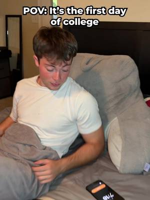 The first day of college is always a mess. Make sure you're prepared for it by using Papatui in your daily routine! @Papatui #PapatuiPartner #college #collegehumor #firstday #school