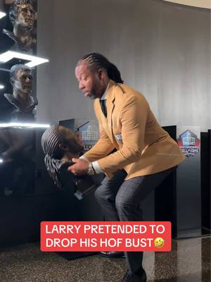 the best hands in football can’t fool us 😅 #nfl #azcardinals #larryfitzgerald #fitz #prank 
