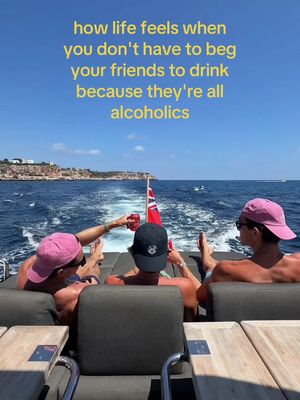 Surround yourself with the right people  🍾 🍻  #eurosummer #friends #party #holiday 