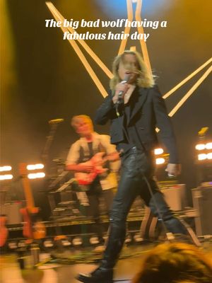 I need Lestat to give us a hair care routine!  Sam Reid performs live in NYC at the VIP season premiere of The Vampire Lestat  #samreid #interviewwiththevampire #iwtv #annerice #lestatdelioncourt 