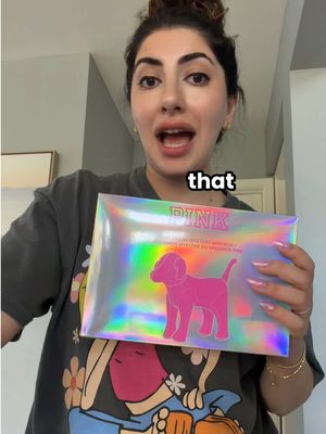 I love that @Victoria's Secret is bringing back these dogs and the MYSTERY UNBOXING eeeeep how cute  #victoriassecret #nostalgia #unbox #mystery #minidog 